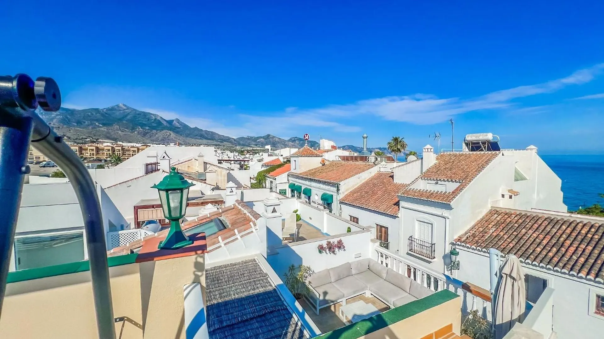 Bright 2-Bedroom Apartment With Private Patio And Communal Roof Terrace In Centr Nerja Spanien